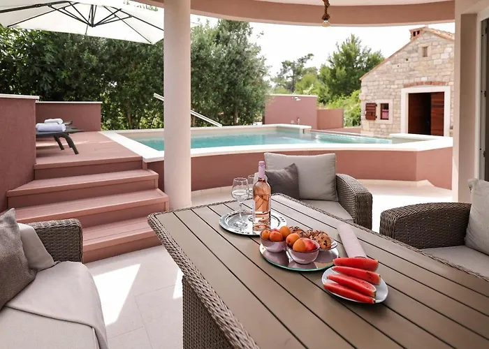 Pool Apartment With Traditional Dalmatian Konoba
