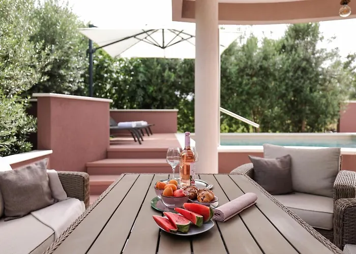 Pool Apartment With Traditional Dalmatian Konoba