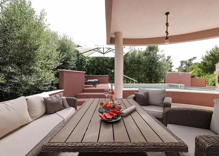 Pool Apartment With Traditional Dalmatian Konoba