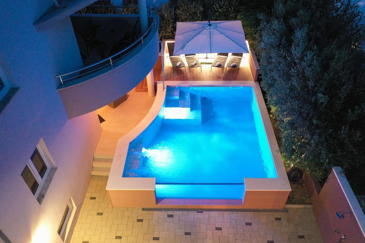 Pool With Traditional Dalmatian Konoba * Nin
